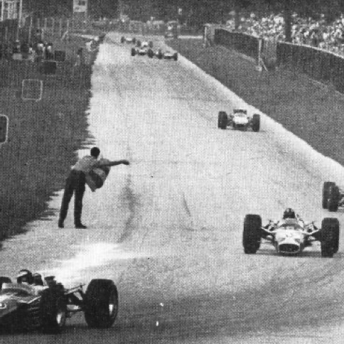 L'exploit à Monza, ici devant Graham Hill et Denis Hulme...